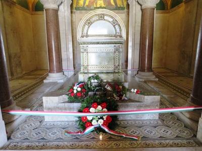 A Magyar Békekör koszorúja Kossuth Lajos sírján-stock-foto