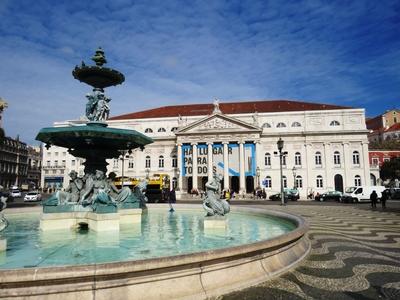 Lisszabon - Rossio tér - Nemzeti színház-stock-photo