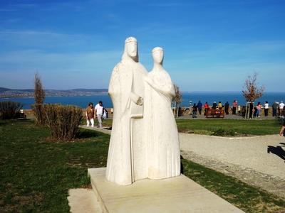 I. András király szobra Tihanyban-stock-foto