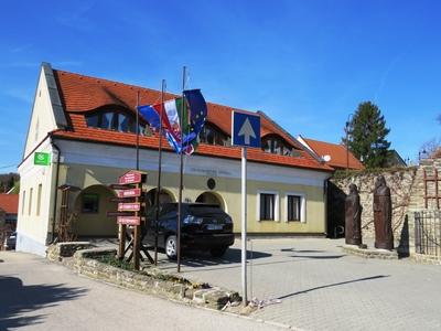 Tihanyi polgármesteri hivatal-stock-foto