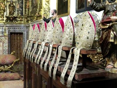 Püspöki süvegek - Lisszaboni katedrális-stock-foto