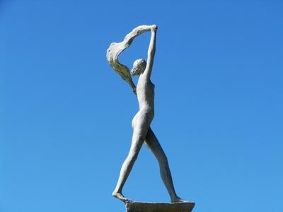 Balatonfüred, 2008. augusztus 31.Balatoni Szél. Borsos Miklós szobra 1962-bõl a balatonfüredi kikötõben.-stock-foto