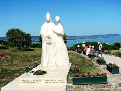 Tihany, 2008. augusztus 31.I. András király és Anasztázia királyné szobra Tihanyban, az Apátságnál. I. András alapította a tihanyi apátságot.-stock-foto