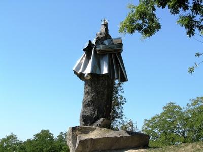 Tihany, 2008. augusztus 31.Az Alapító szobra tihanyban. Varga Imre alkotása 1972-bõl.-stock-foto