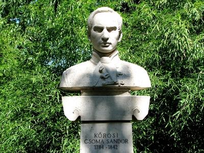 Balatonfüred, 2008. augusztus 31.Kõrösi Csoma Sándor szobra a balatonfüredi Tagore sétányon. Kamotsay István alkotása 1982-bõl.-stock-foto