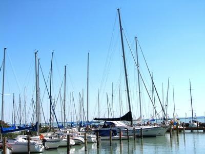 Balatonfüred, 2008. augusztus 31.A Silver Jacht Klub kikötõje Balatonfüreden.-stock-foto