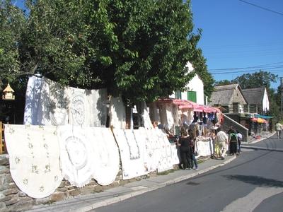 Tihany, 2008. augusztus 31.Tihanyi terítõárus bolt.-stock-foto