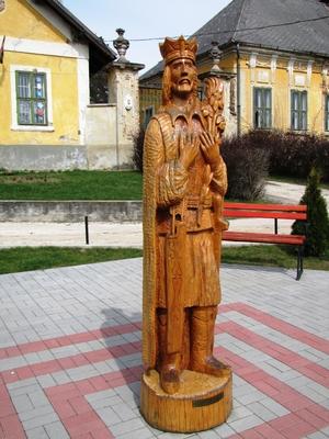 Szent Imre herceg keszegi faszobra-stock-foto