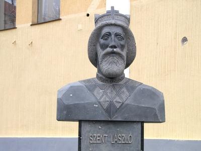 Szent László mellszobra Százhalombattán-stock-foto