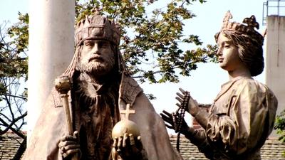 Szent István és boldog Gizella szobra Szegeden-stock-foto