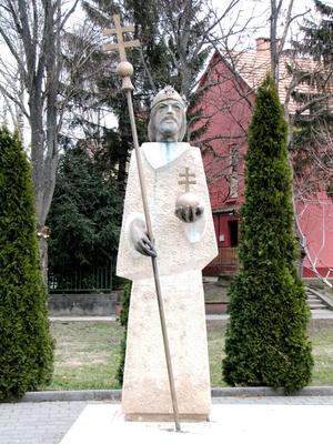 Szent István albertirsai szobra-stock-foto