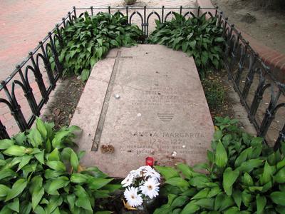 Áspádházi Szent Margit sírja - Margitsziget-stock-foto