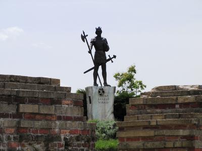 Somogyvár, 2012. május 6.Szent László király szobra  Somogyvár-Kupavár  történelmi emlékhelyen. Az eredeti szobor alkotója: Lebó Ferenc (1998).-stock-foto