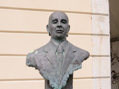 Adolf Jenko szlovén koreográfus mellszobra-stock-foto