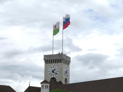 Ljubljanai vártorony turistákkal-stock-foto