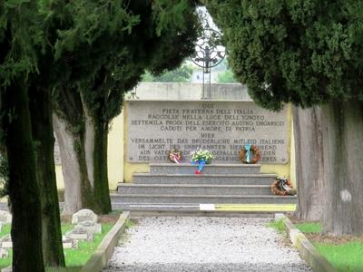 Osztrák-magyar katonai temetõ – Redipuglia-stock-photo