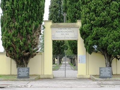 Osztrák-magyar katonai temetõ – Redipuglia-stock-foto