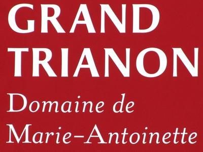 Versailles - a Nagy Trianon kastély névtáblája-stock-foto