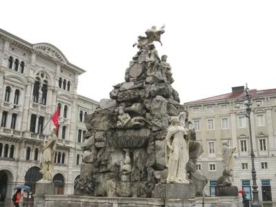 Trieszt - Kontinensek szökõkútja-stock-foto