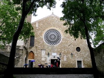 A román stílusú San Giusto katedrális-stock-foto