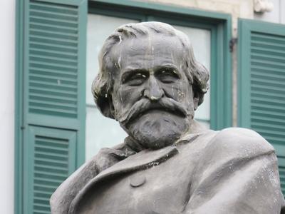 Giuseppe Verdi trieszti szobra-stock-foto