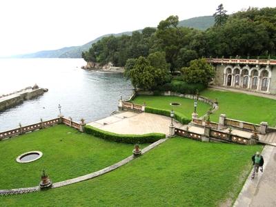 A trieszti Miramare kastély kikötõje-stock-foto