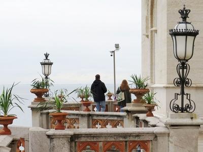A trieszti Miramare kastély terasza-stock-foto
