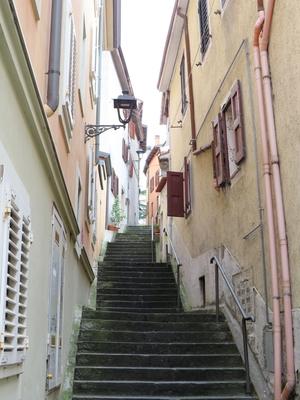 Muggia lépcsõs utca-stock-foto