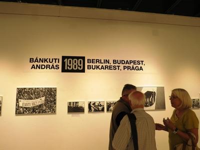 Fotókiállítás a rendszerváltásról-stock-foto