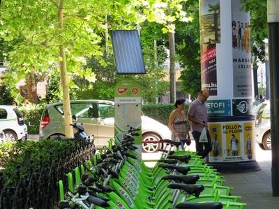 Kerékpárparkoló Budapesten-stock-foto