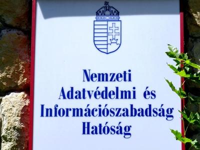 Nemzeti Adatvédelmi és Információszabadság Hatóság - Névtábla-stock-foto