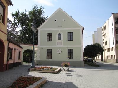 Sárvár (Hungary), 11 September 2016Corner of Sárvár.Széchenyi utca.-stock-foto
