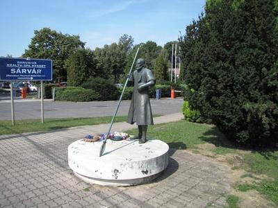 Sárvár (Hungary), 11 September 2016Statue of Ferenc Nádasdy, the Black Bey.Nádasdy Ferenc, a fekete bég szobra. Körösényi Tamás 1985-ben készült alkotása.-stock-foto