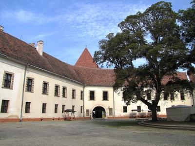 Sárvár (Hungary), 11 September 2016The Nádasdy castle garden (13th Century).A Nádasdy-vár uidvara (XIII. sz.)-stock-foto