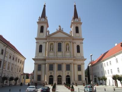 Szombathely (Hungary), 12 September 2016The Cathedral of Szombathely.A Sarlós Boldogasszony Székesegyház Nagytemplom.-stock-foto