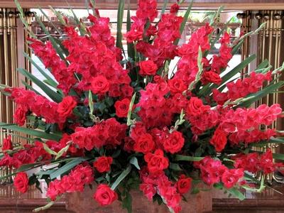 Szombathely (Hungary), 12 September 2016Gladiolus at the altar of the Cathedral of Szombathely.Gladiolus a Sarlós Boldogasszony Székesegyház Nagytemplom oltáránál.-stock-foto