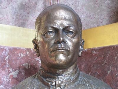 Szombathely (Hungary), 12 September 2016Bust of the poor people's doctor, Batthyány-Strattmann László in the Cathedral of Szombathely.Dr. Batthyány-Strattmann László (1870-1931), a szegények orvosának mellszobra a Sarlós Boldogasszony Székesegyház Nagytemplomban.-stock-foto