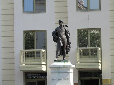 Szombathely (Hungary), 12 September 2016Dániel Berzsenyi (1776-1836), Hungarian poet statue.Berzsenyi Dániel (1776-1836) magyar költõ szobra. Kiss György 1852-ben készült alkotása.-stock-foto