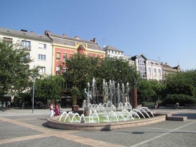Szombathely (Hungary), 12 September 2016The Fountain of Fauns in Central Square.A Fõ téri Faunok szökõkút. Alkotta: ifj. Blaskó János (2006).-stock-foto