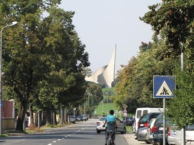 Szombathely (Hungary), 12 September 2016The Liberation Monument and Gagarin Street.A Felszabadulási emlékmû és a Gagarin út.-stock-foto