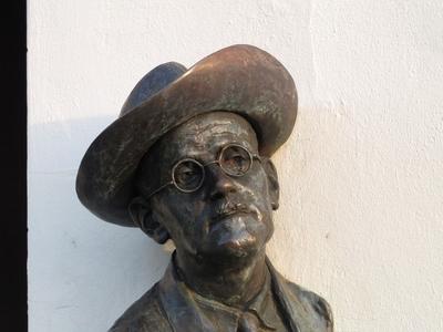 Szombathely (Hungary), 11 September 2016The statue of irish writer and poet James Joyce.Az ír költõ és író, James Joyce szobra. Veres Gábor 2004-ben készült alkotása.-stock-foto