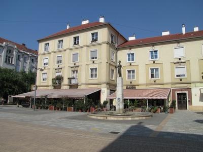 Szombathely (Hungary), 12 September 2016The Savaria square with the Savaria fountain.A Savaria tér a Savaria szökõkúttal.-stock-foto