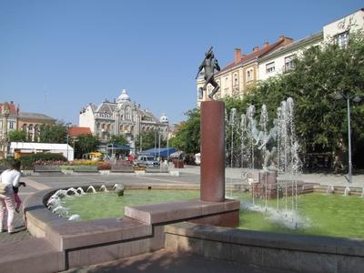 Szombathely (Hungary), 12 September 2016The Fountain of Fauns in Central Square.A Fõ téri Faunok szökõkút. Alkotta: ifj. Blaskó János (2006).-stock-foto