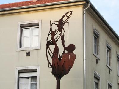 Szombathely (Hungary), 11 September 2016The statue of bishop Martin giving his jecket to the beggar.Márton püspök köpenyét a koldusnak adja c. szobor. Koller László alkotása (2012).-stock-foto