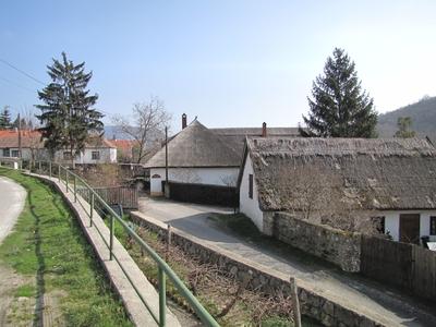 Szigliget - Nádfedeles házak-stock-foto