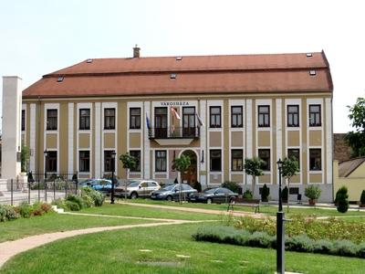 Aszód - Városháza-stock-photo