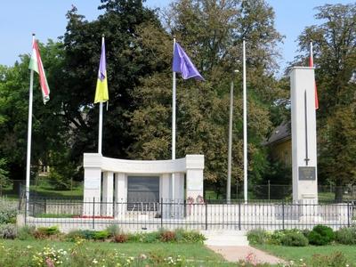 Aszód _ hõsök emlékmûve-stock-foto