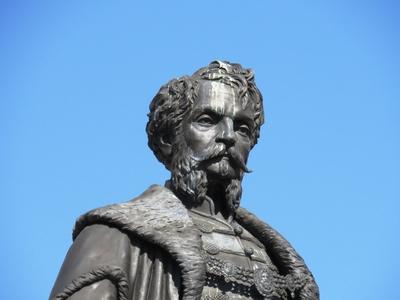 Gróf Andrássy Gyula lovasszobra a Kossuth téren-stock-foto