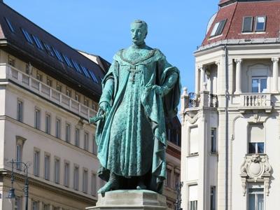 József nádor szobra a budapesti József nádor téren-stock-foto