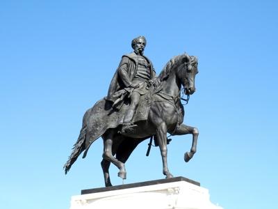 Gród Andrássy Gyula lovasszobra a Kossuth téren-stock-foto